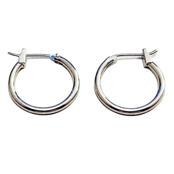 3/4 Inch 18mm Round Hoop Pierced Post Earrings Polished Silver Tone - Picture 1 of 3